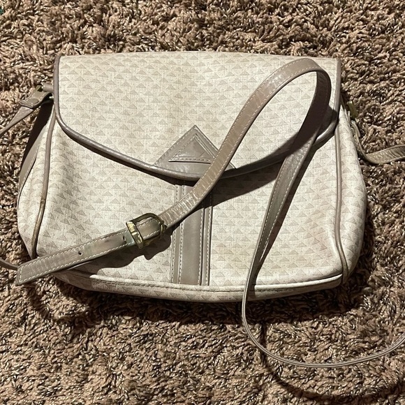Liz Claiborne Handbags - Vintage 1984 Liz Claiborne Purse - Beige Triangle